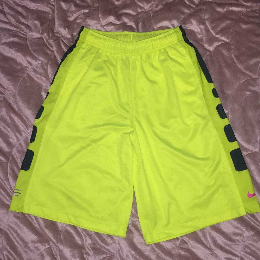 Nike elite L neon yellow basketball shorts